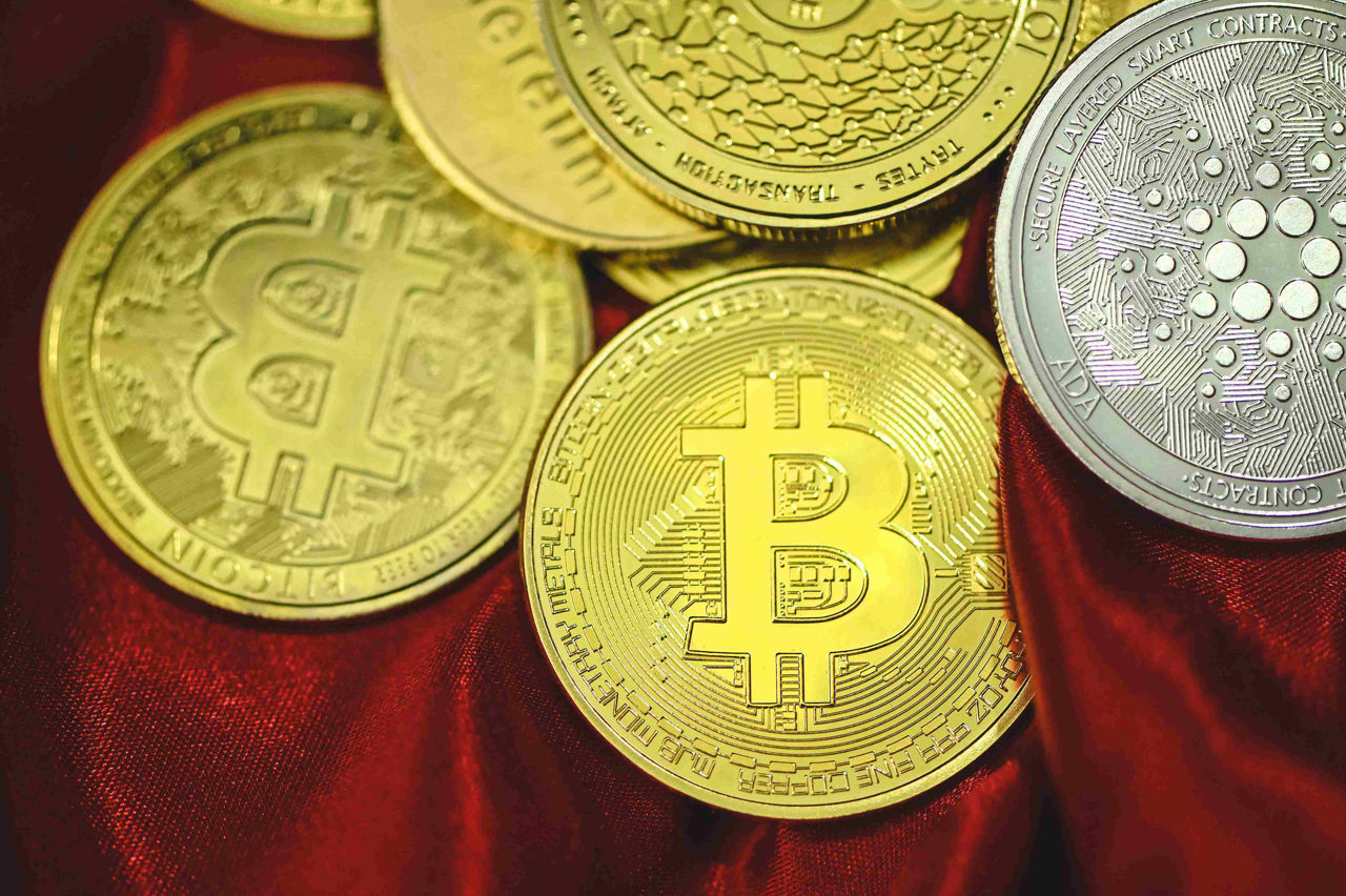 Курс биткоина обвалился на фоне паники на мировых рынках.