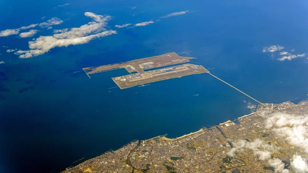 Un aeroport japonez situat pe insule artificiale riscă să se scufunde în mare.