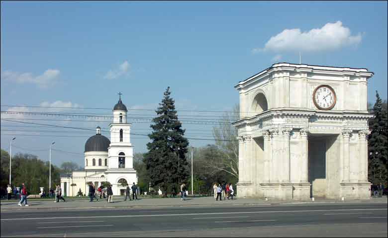 „Legea permite rezervarea unor spații pentru desfășurarea de acțiuni fără a stabili niște limite de timp”, a specificat funcționarul.