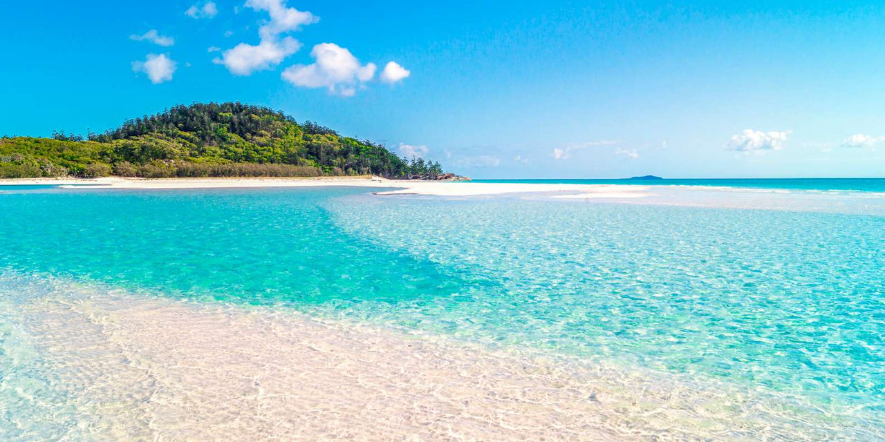 Австралийский Whitehaven Beach признан самым красивым пляжем мира.