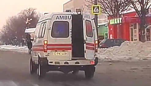 НИП отреагировал на видео с нарушением ПДД водителем "скорой".