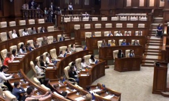 Bătrîncea vine cu critici în adresa liderului liberal, Mihai Ghimpu, care, la rîndul său, l-a criticat pe Igor Dodon pentru abordările antiunioniste.
