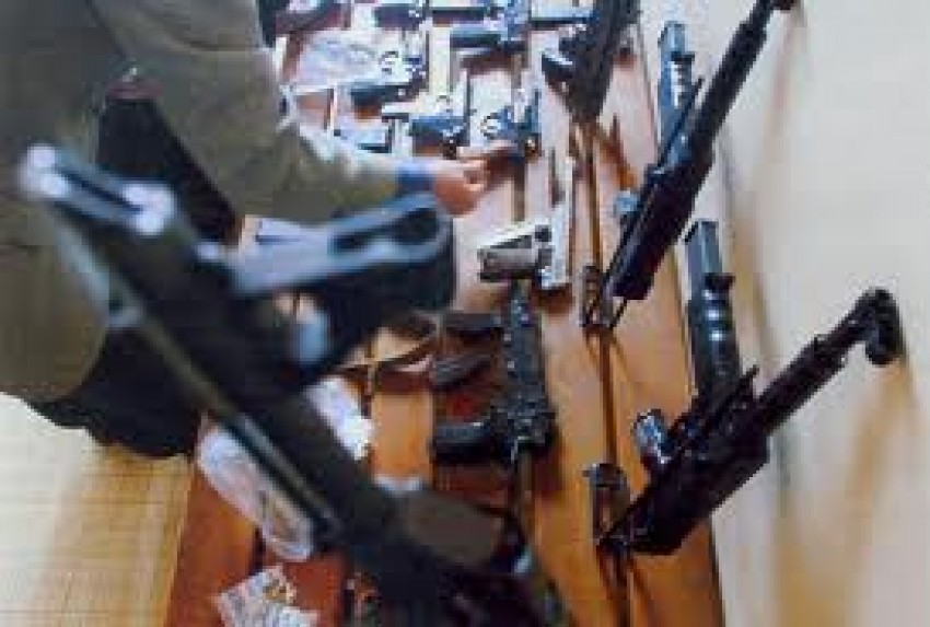 Poliţiştii de frontieră vasluieni i-au întocmit bărbatului dosar penal pentru trafic ilicit de arme şi muniţii
