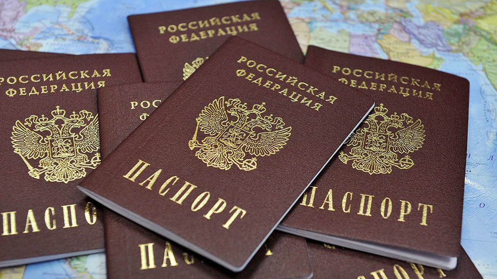 Путин продлил срок получения российских паспортов бывшим гражданам СССР.