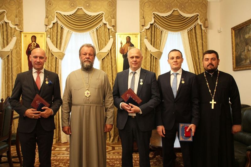 Mitropolit Vladimir a decorat diplomați din cadrul Ambasadei Austriei. Foto:mitropolia.md
