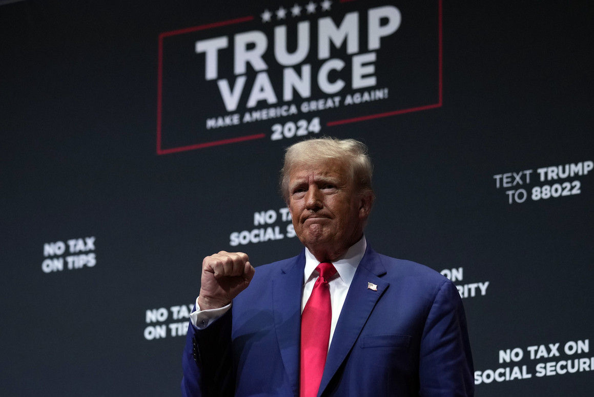 Trump cere amânarea sentinței în dosarul cu Stormy Daniels.