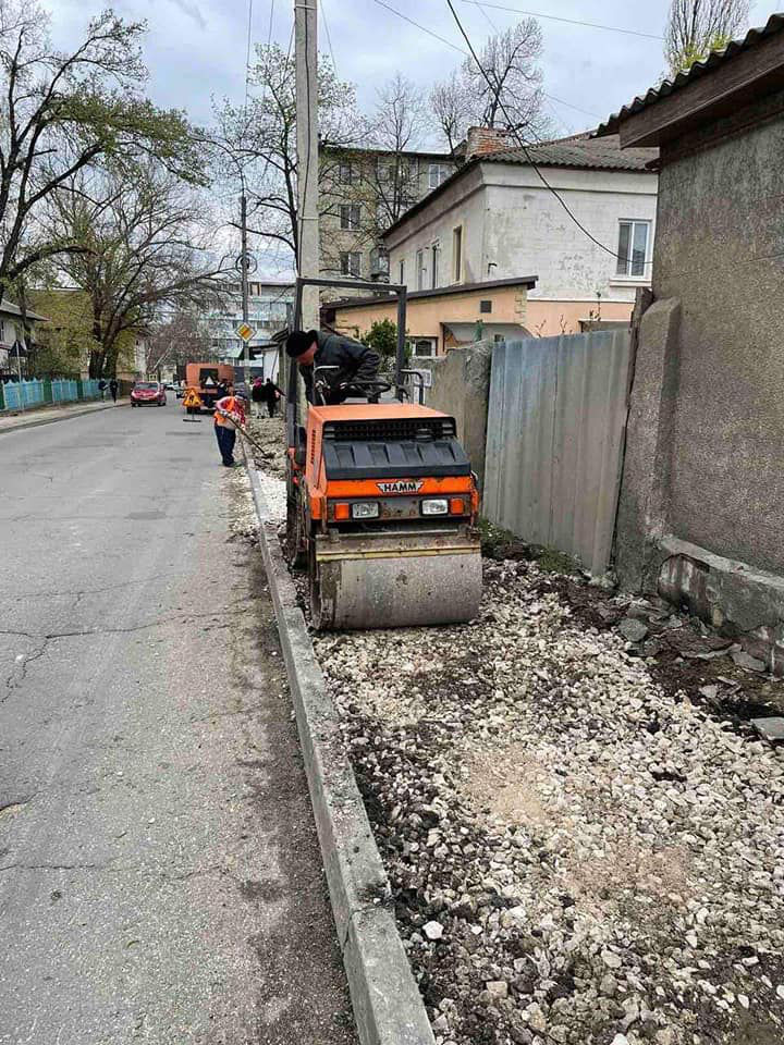 В столичном секторе Буюканы продолжают ремонт улиц.
