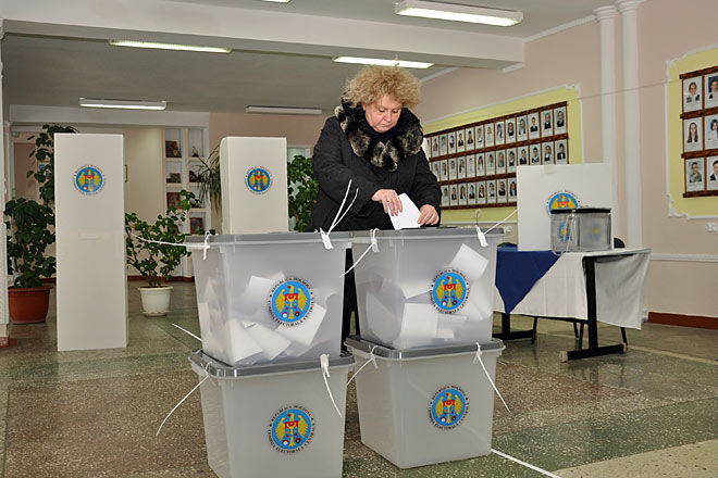 Эксперты и аналитики сходятся в мысли, что в ближайшее время нашу страну ждут досрочные выборы.