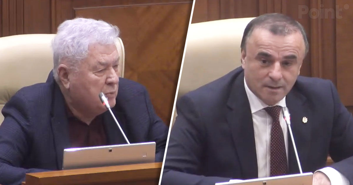 Воронин в парламенте рассказал, как он работал прицепщиком, а Тарлев трактористом.