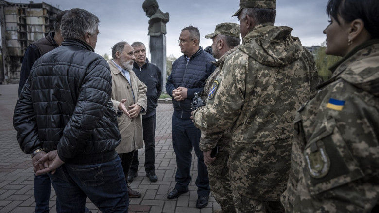 Премьер Румынии посетил Украину: Я бывал в зонах конфликтов, но такого не видел нигде.