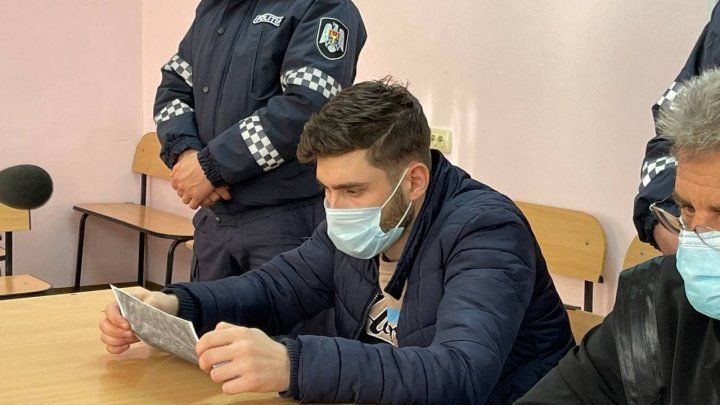 Мужчину, застрелившего возлюбленную и ранившего ее подругу, поместили под 30-дневный арест.
