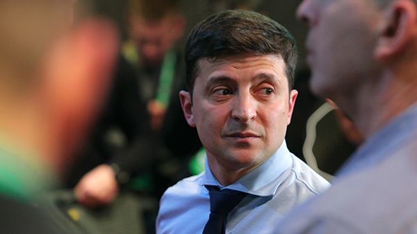 В президентской гонке лидирует Владимир Зеленский. 