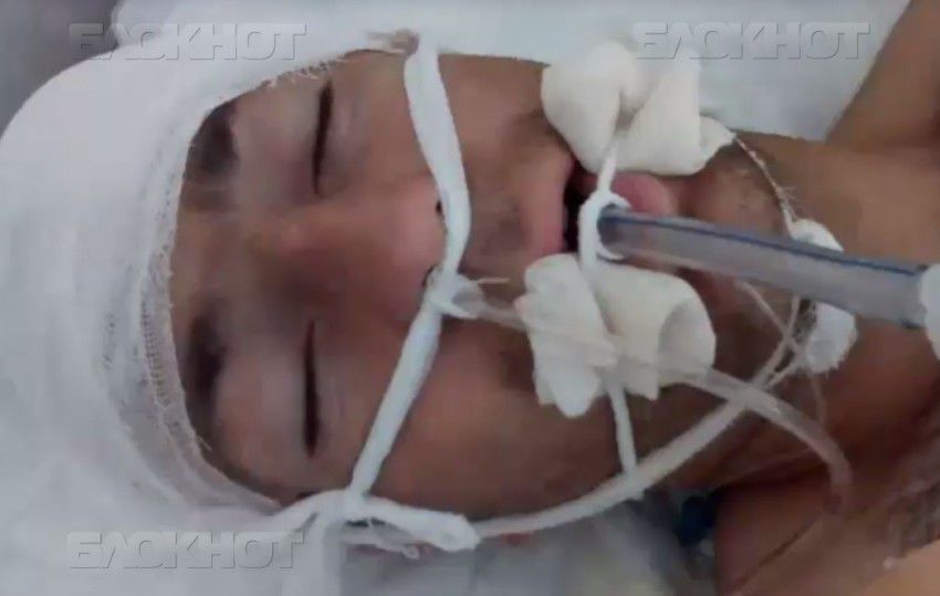 На момент происшествия погибший был одет в серую футболку и синие джинсы.