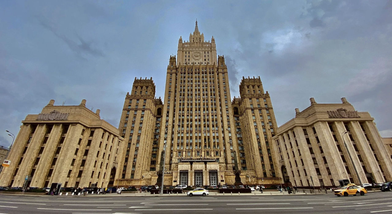 Россия объявила персоной нон грата сотрудника посольства Румынии.