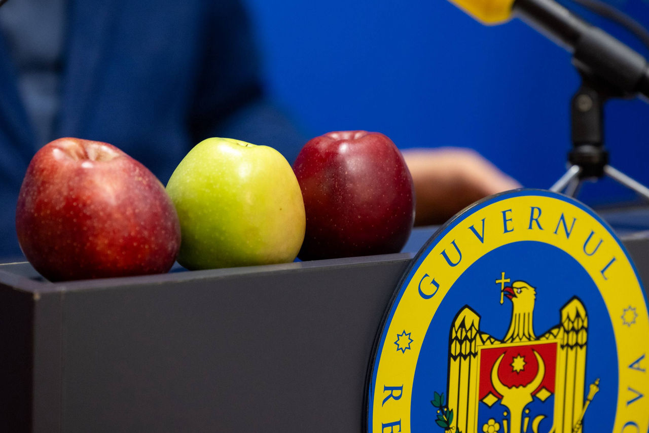 Vodă a adus mere la un briefing și a comentat acțiunile autorităților de supraveghere din Rusia.
