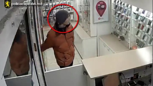 Подозреваемому грозит до пяти лет тюрьмы.