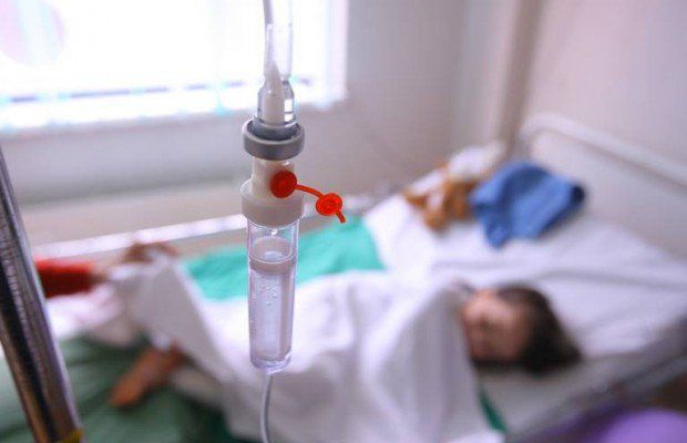 A fost scăpată în oala cu supă, acum are arsuri grave. Foto simbol:nasul.tv