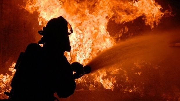 Un italian a dat foc unei case în care locuiau șase români. Foto: Pixabay.com