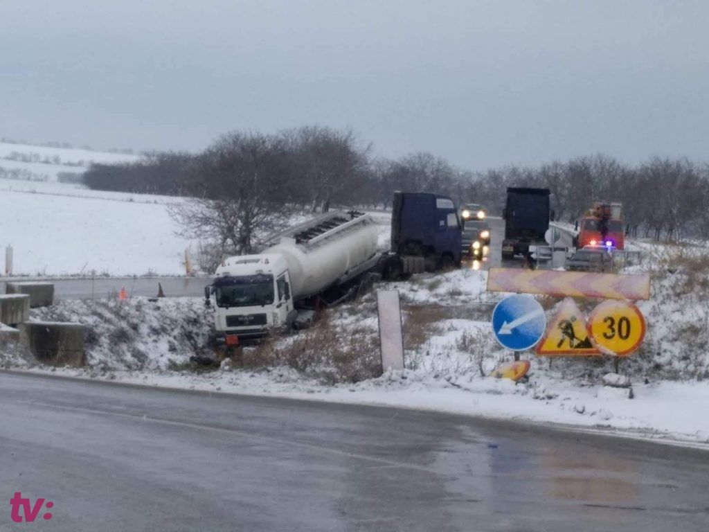 В Теленештском районе произошло ДТП с участием двух грузовиков.