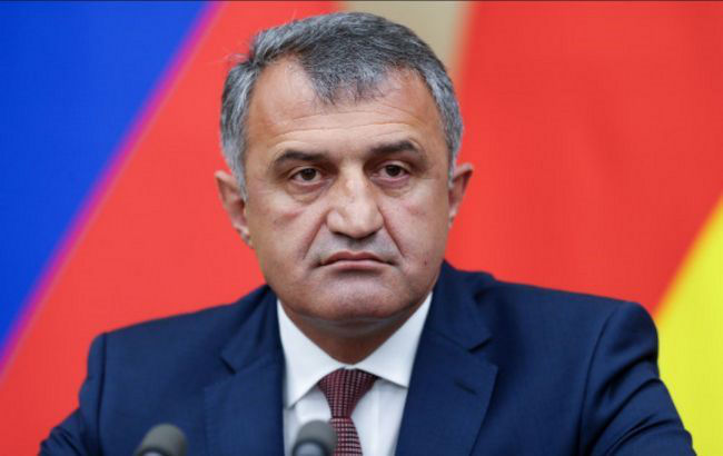 Южная Осетия в июле проведет "референдум" по присоединению к России.