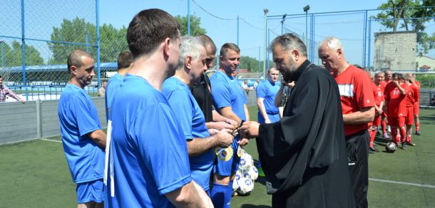 Pușcăriașii au reușit o egalitate într-un meci cu veteranii Federației Moldovenești de Fotbal. Foto: penitenciar.gov.md