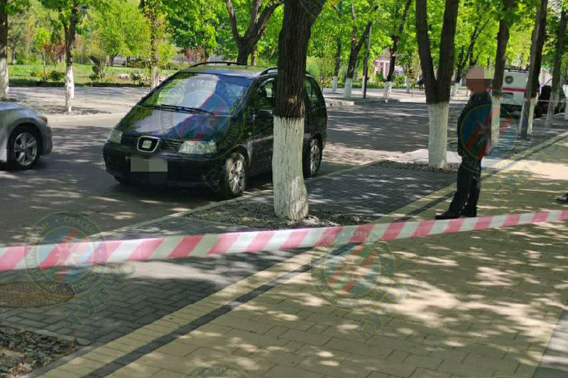 Угроза взрыва в Бендерах: в припаркованном на дороге автомобиле произошла утечка газа.