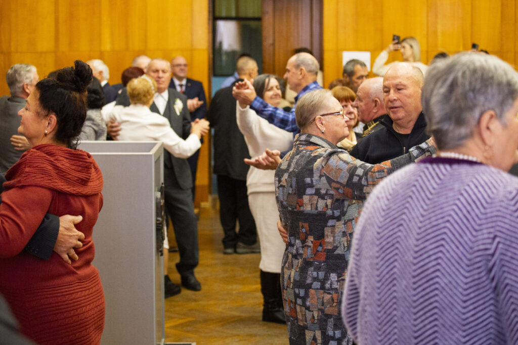 Cuplurile din Bălți care marchează jubileele de aur și diamant ale căsniciei, felicitate de autorități.