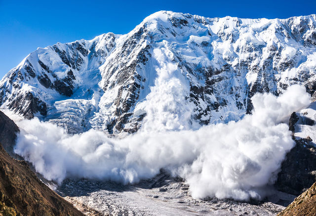 Risc mare de avalanşe în Munţii Făgăraş şi Bucegi
