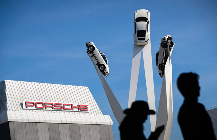 Porsche остается лидером среди люксовых брендов мира шестой год подряд.