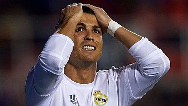 Cristiano Ronaldo, sărutat de un microbist în timpul amicalului