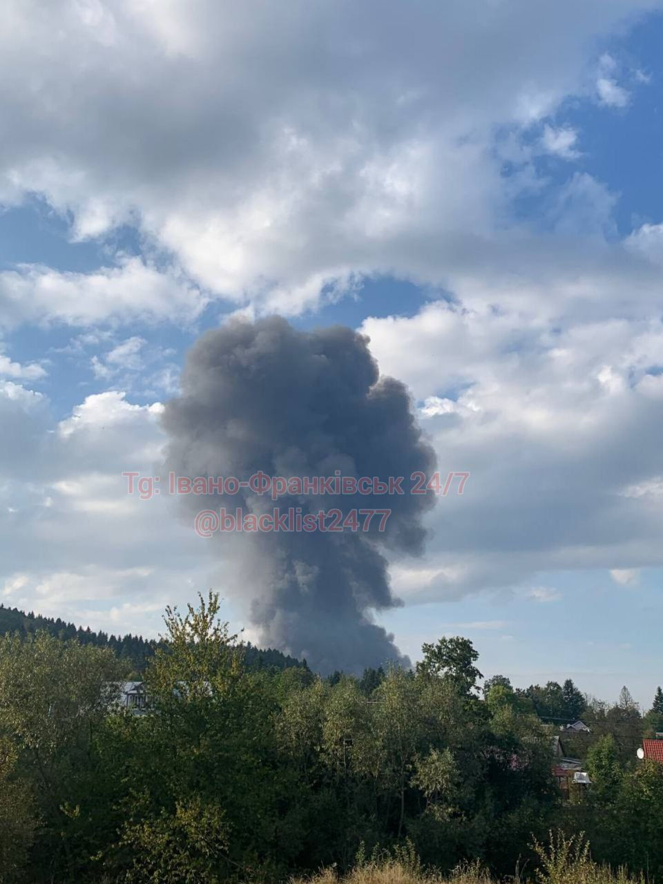 В селе Ивано-Франковской области Украины произошел взрыв на газопроводе.