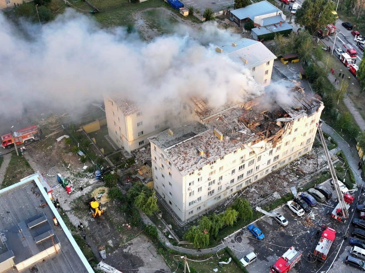 Dronele rusești au lovit un bloc de locuințe din Harkov: Există persoane rănite.