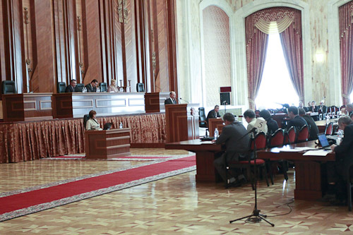 Deputații se întrunesc astăzi în cadrul ultimei ședințe a Parlamentului din acest an.