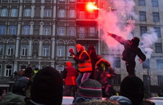 Протестующих стало значительно меньше - сейчас их здесь около двух тысяч.