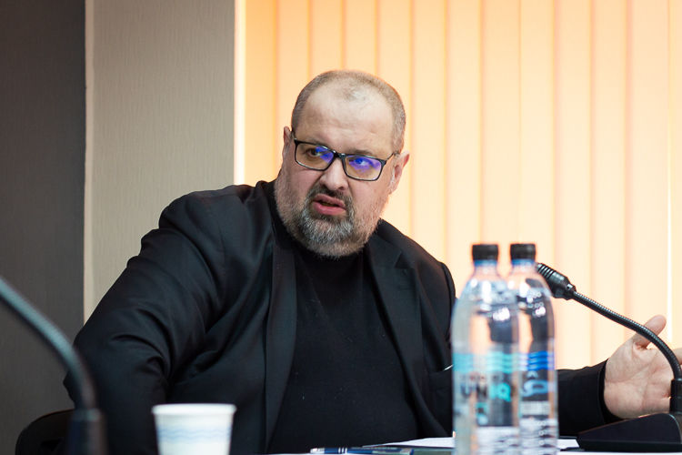 Депутат от фракции Блока коммунистов и социалистов (БКС) Адриана Лебединский.