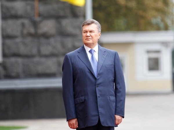 Янукович попросил власти РФ обеспечить ему "личную безопасность от действий экстремистов".