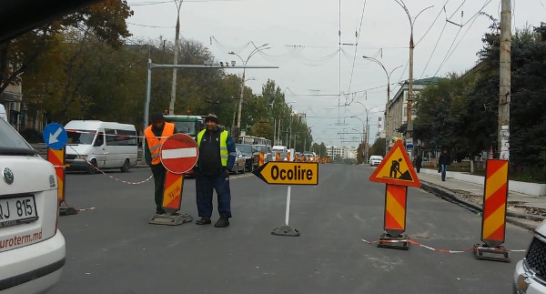 Chisinauproiect нарушает требования во время ремонта улицы Василе Александри и бульваров Штефана чел Маре и Негруцци.
