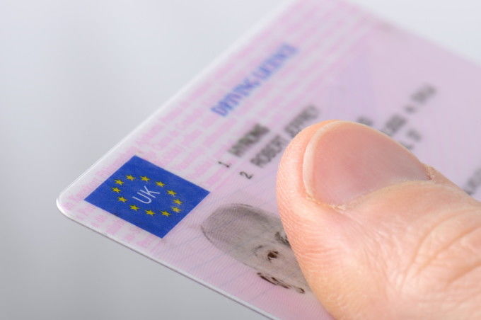 Brexit: Permisele de conducere din UK, fără valabilitate în UE. Foto: protv.ro