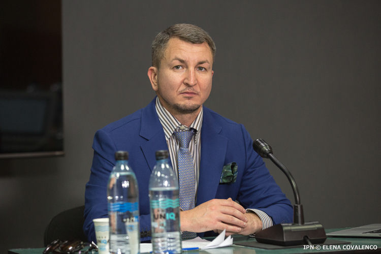 Адвокат призывает людей отстаивать свои права из-за отмены рейсов Flyone.