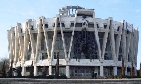 Государственный цирк был закрыт в 2004 году бывшим коммунистическим правлением на капитальный ремонт.