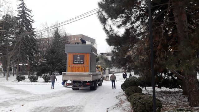 Открытые киоски не приспособлены для работы людей в период холодов. 