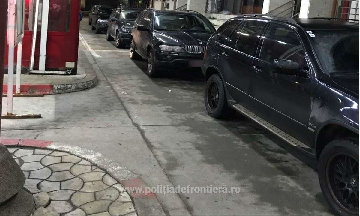 Trei BMW X5 cu numere false, descoperite la Vama Sculeni