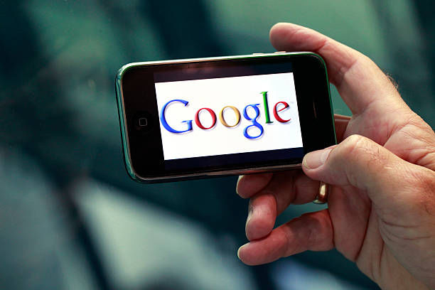 Franța dă în judecată Google și Apple