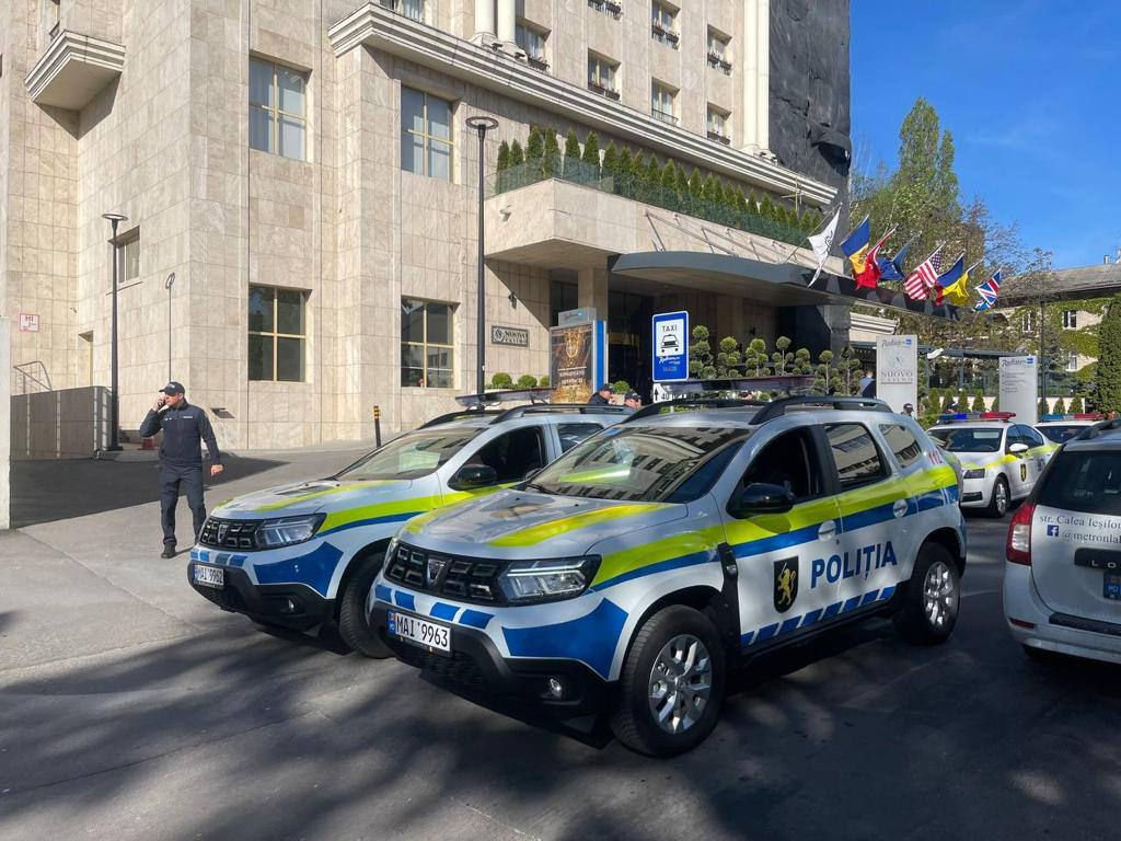 На улицах столицы проходят учения по патрулированию с участием 300 полицейских.