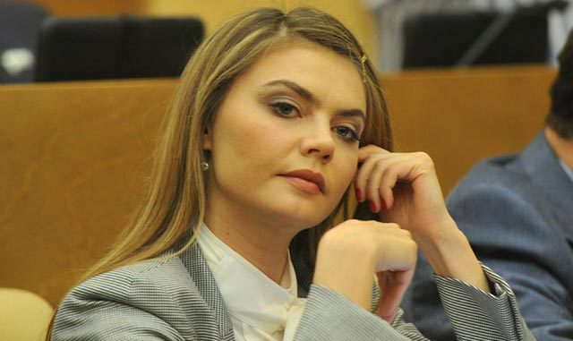 Алина Кабаева успокоила неравнодушных к ее личной жизни: "Детей у меня нет".