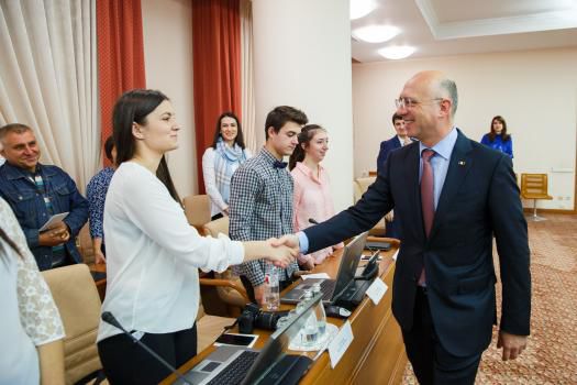 Prim-ministrul Pavel Filip a discutat cu un grup de liceeni despre activitatea Guvernului. 