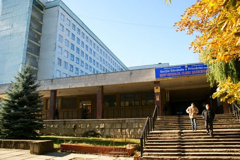 Родители пациентов педиатрического отделения говорят, что желали бы для своих детей лучших условий лечения.