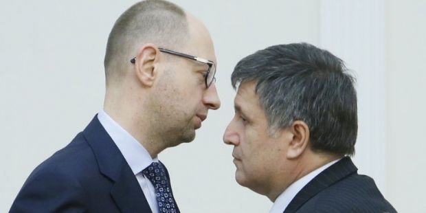 Министр внутренних дел Арсен Аваков и премьер Арсений Яценюк.