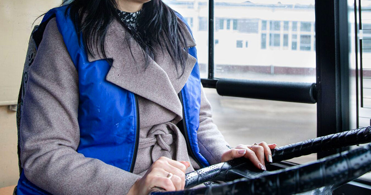 Meseria de șofer de troleibuz, tot mai populară printre femei.