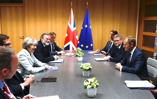 Туск обязал Британию за 10 дней прояснить позицию по Brexit.